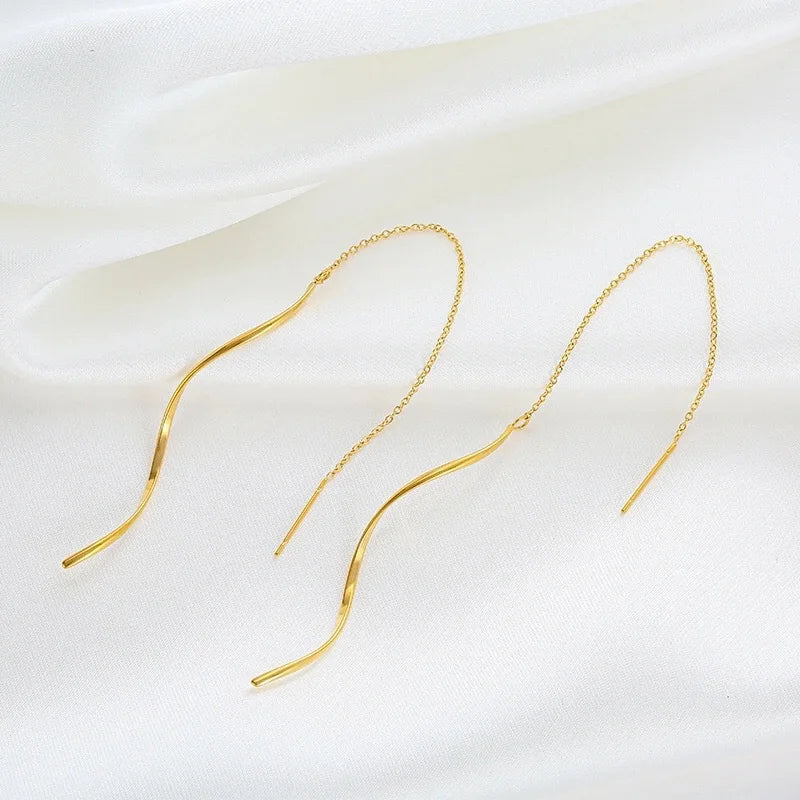 Elegant gold earrings