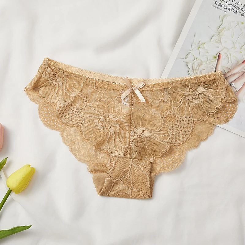Elegant lace briefs