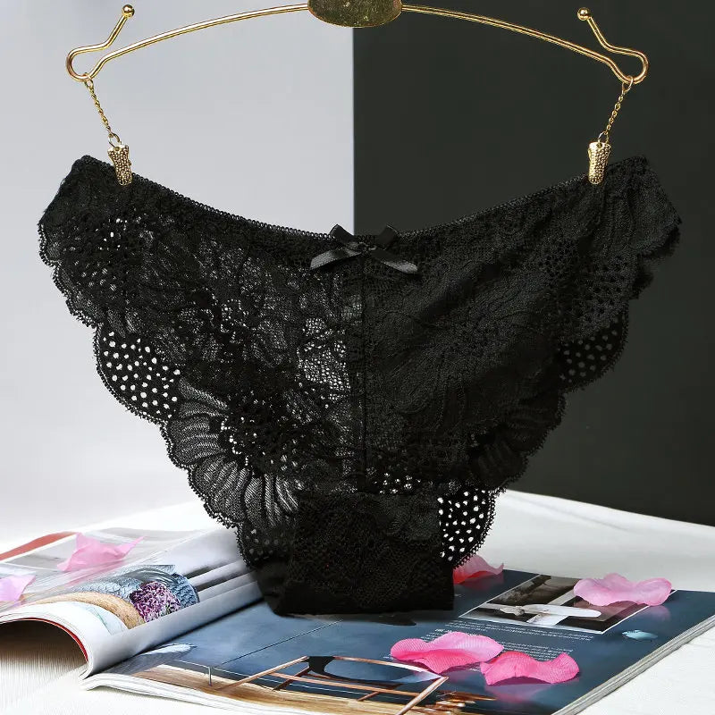Elegant lace briefs