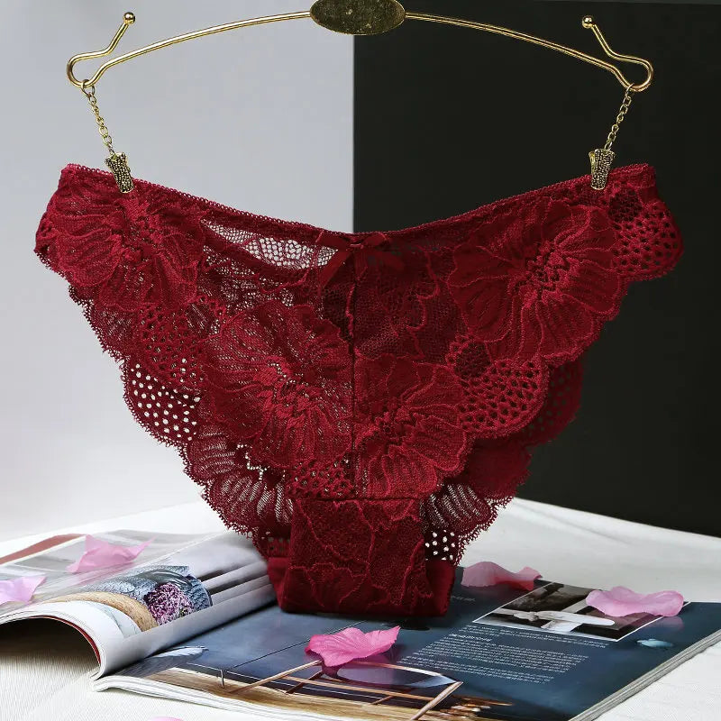 Elegant lace briefs