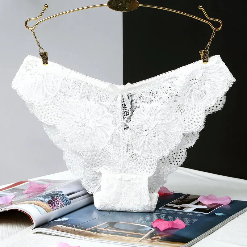 Elegant lace briefs