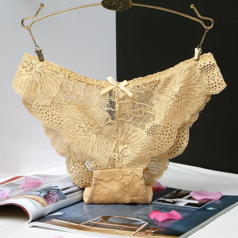 Elegant lace briefs