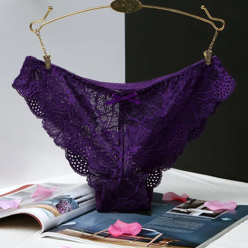 Elegant lace briefs