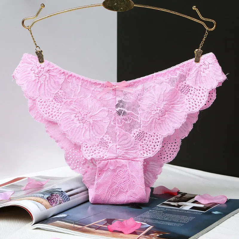 Elegant lace briefs