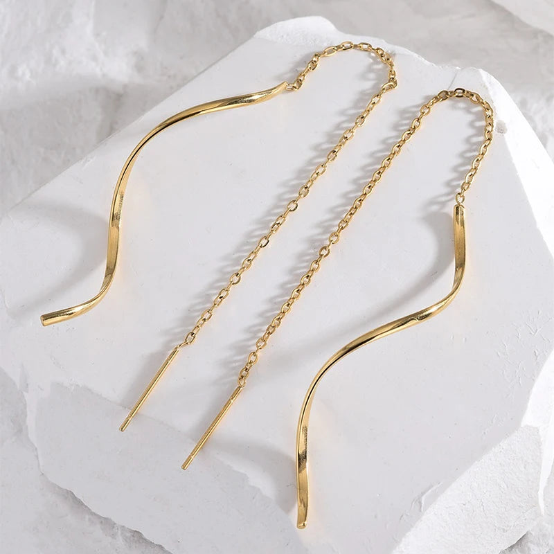 Elegant gold earrings