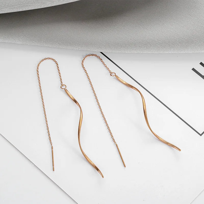 Elegant gold earrings