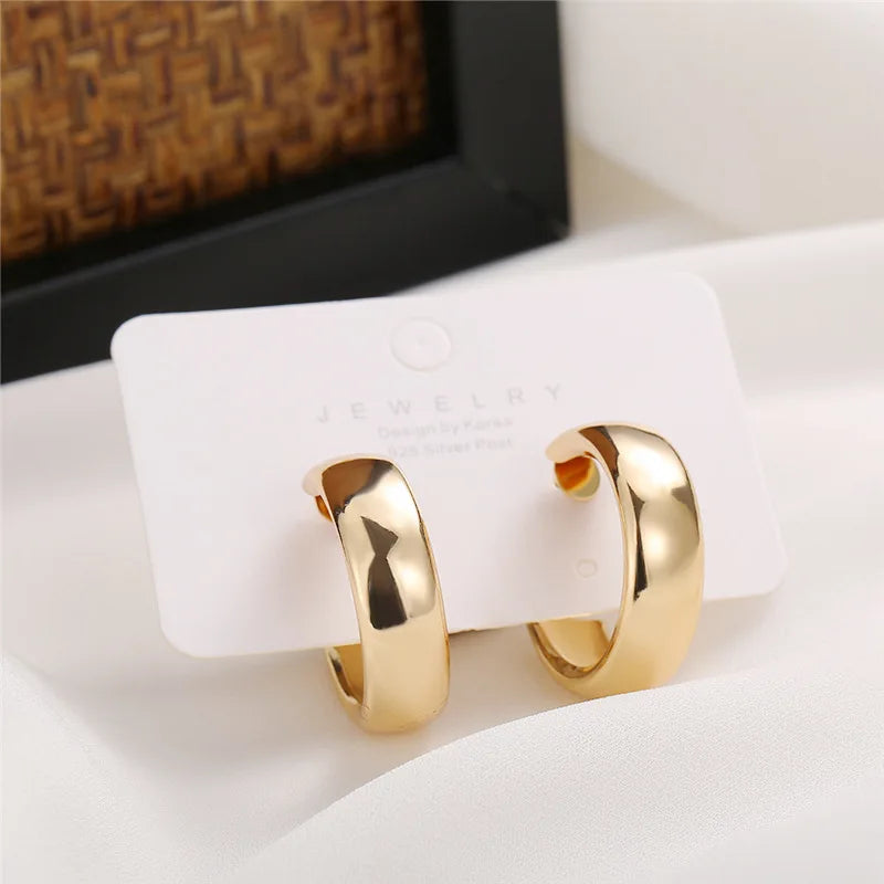 Chic vintage pearl earrings