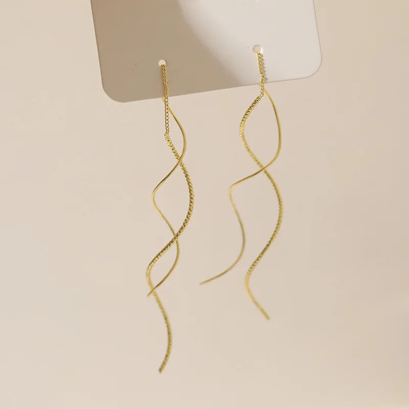 Elegant gold earrings