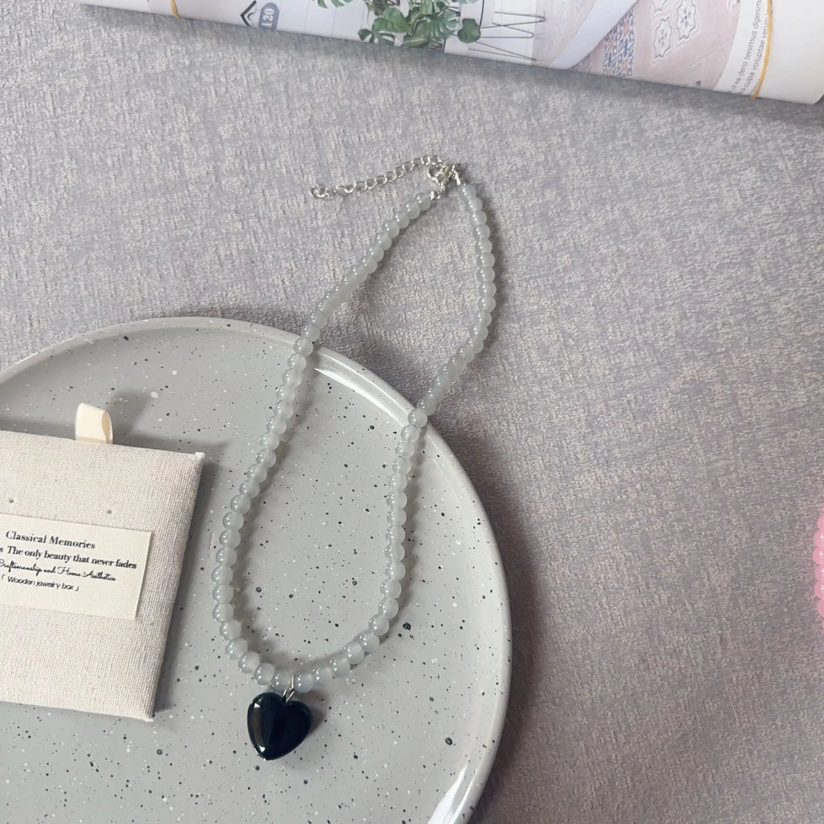 Amora Choker